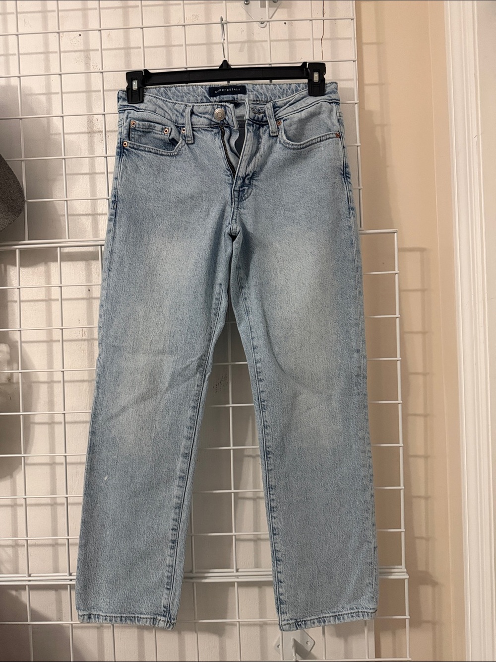 Aeropostale Women's Light Wash, Mid Rise Ankle Staight Jeans